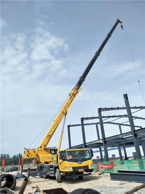 郁南县超高层建筑钢结构吊装案例